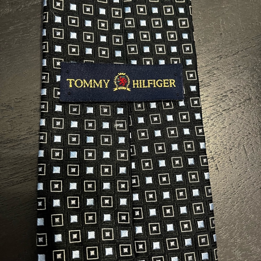 Tommy Hilfiger Silk Necktie Classic Geometric Blue‎ Pattern Preppy Design Tie